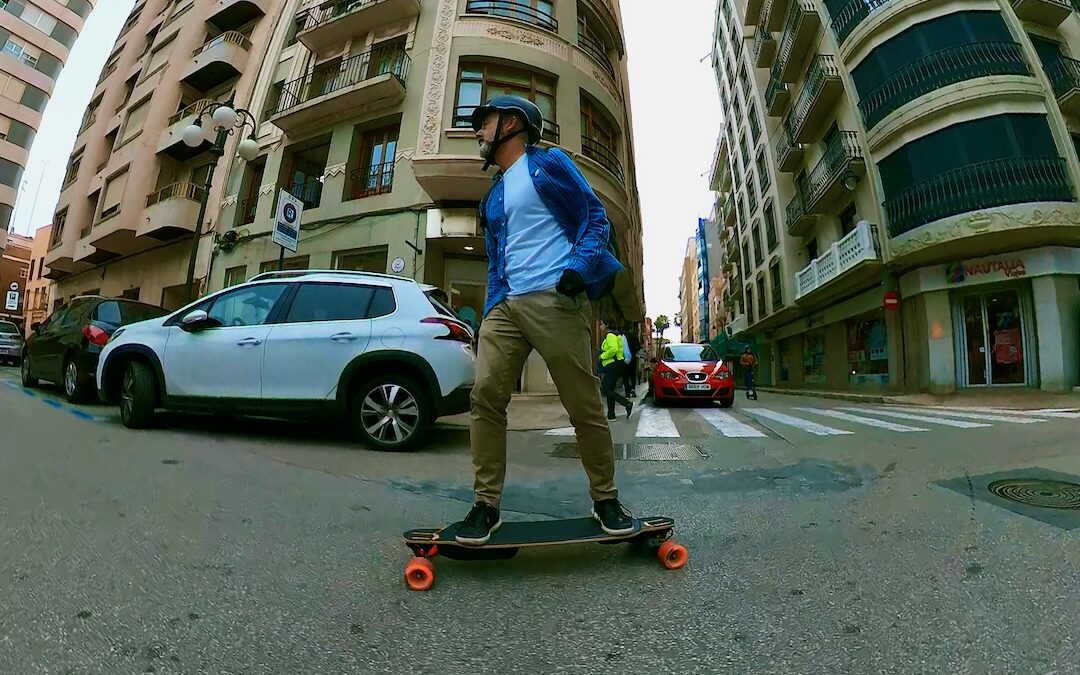 SKATE ELECTRICO, UN VEHÍCULO DE MOVILIDAD PERSONAL QUE COMBINA LA FUNCIONALIDAD Y EL OCIO