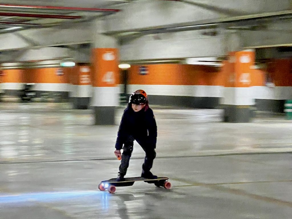 Mi hijo aprendiendo skate elétrico