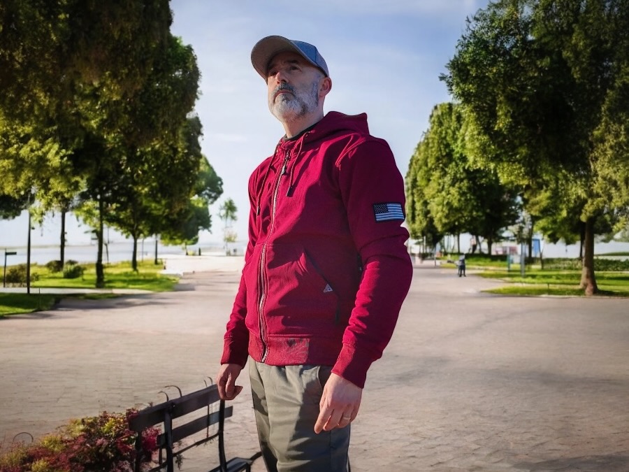 SUDADERA CON PROTECCIONES Y CAPUCHA – BEYOND RIDERS – PARA PATINETES ELECTRICOS, SKATES ELECTRICOS Y ONEWHEEL